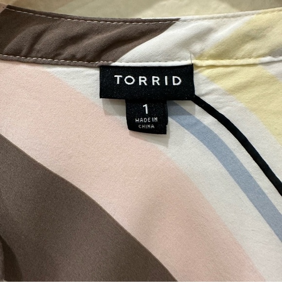 Torrid Challis Button Front Dolman Sleeve Top Pastel Striped Blouse Size 1X - Picture 4 of 6